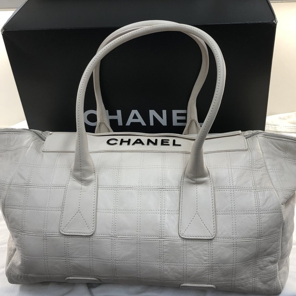 VINTAGE CHANEL White Cream Calfskin Travel Bag - Picture 1 of 8